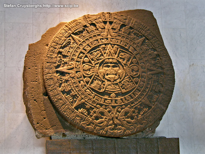 Mexico City - De Azteekse kalender De Azteekse kalender in het Nationaal antropologisch museum. Stefan Cruysberghs